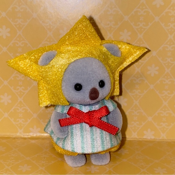Calico Critters Sylvanian Families Christmas Baby - STAR - Picture 1 of 4